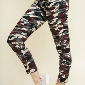 Umgee USA Women's Moto Leggings Camouflage stretch Purple Gray Crop Size 1X NWT